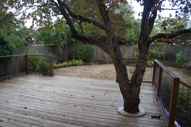 Building Photo - N.E Rose City Bungalow Pet Friendly