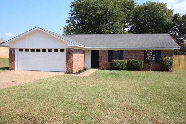Primary Photo - Coming Soon! 3 Bedroom 2 bathroom home in ...