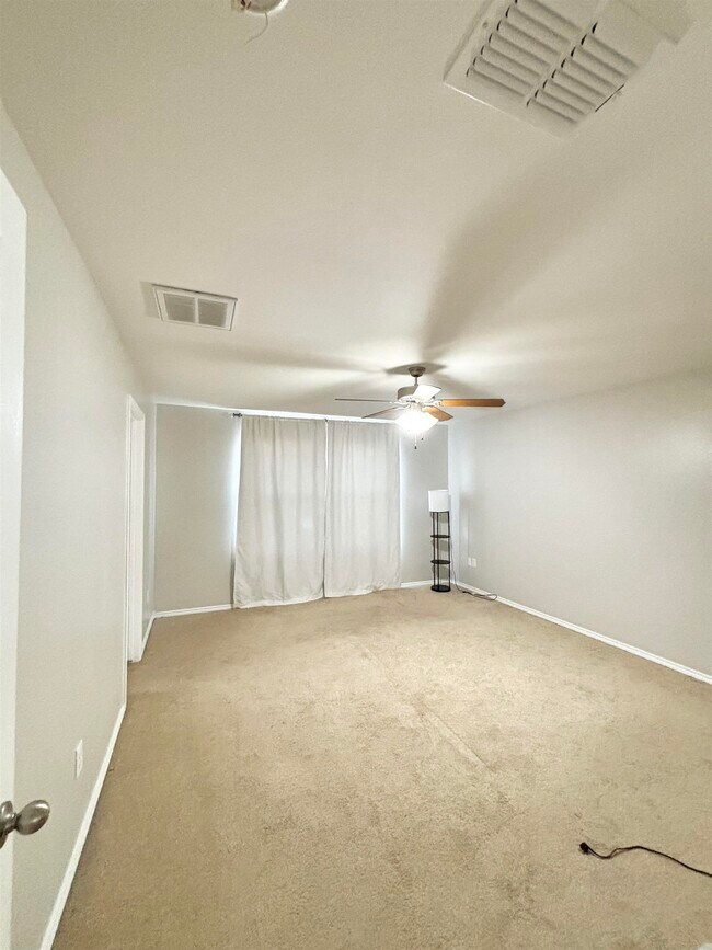 Building Photo - 11221 Sierra Gorda Dr