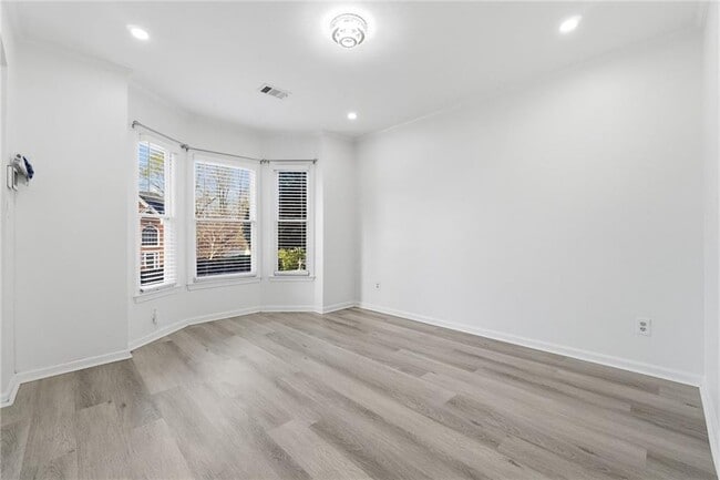 Building Photo - 1150 River Overlook Dr NW