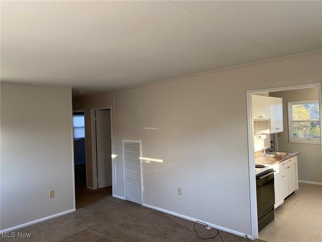 Building Photo - 1060 Park Ave NE