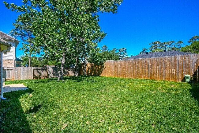 Building Photo - 5823 Knollwood Tr