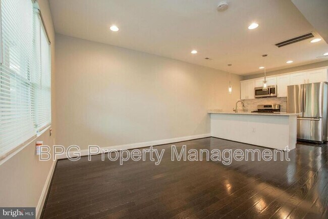 Building Photo - 1635 Lang Pl NE