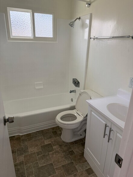 Building Photo - 834 10th St