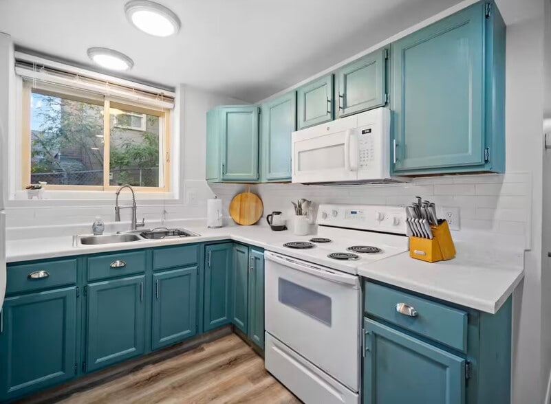 Kitchen - 2117 W Riverside Ave