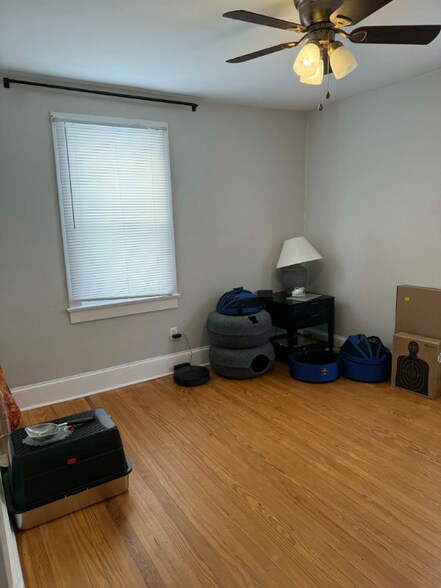 Building Photo - 215 Willow Ave