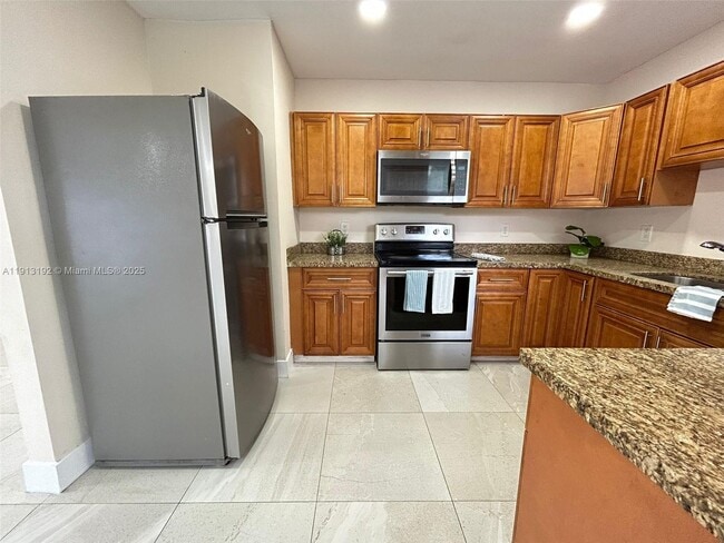 Building Photo - 610 E 8th Ave