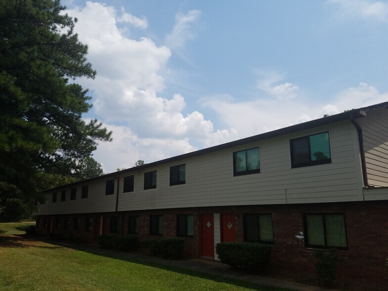 Building Photo - Pine Cove Apartments