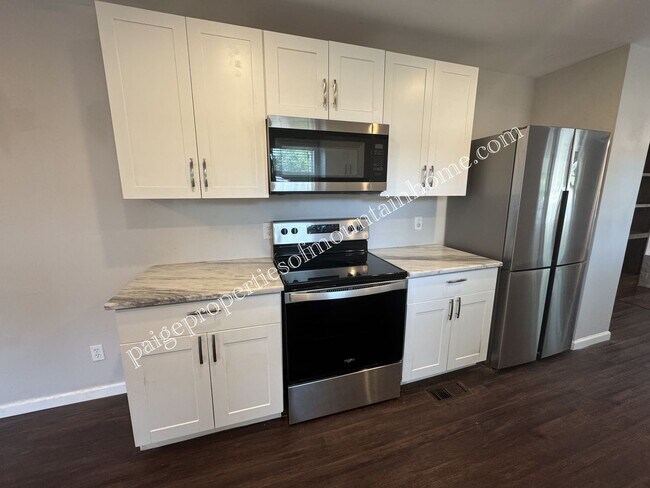 Building Photo - Charming 3 bed, 2 bath off Hwy 5 South