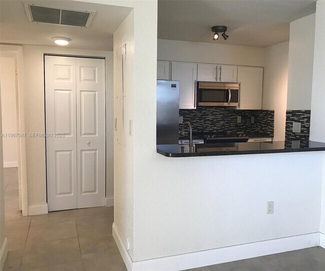 Building Photo - 2841 N Oakland Forest Dr