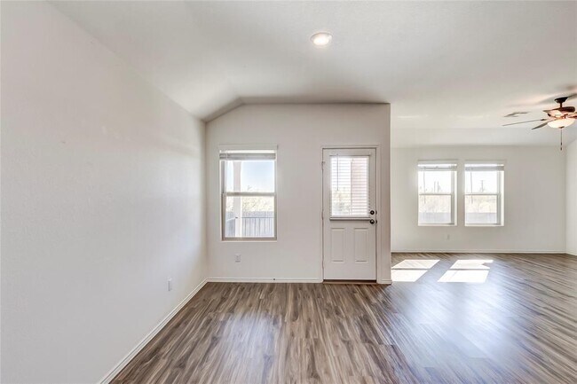 Building Photo - 730 Carol Dr