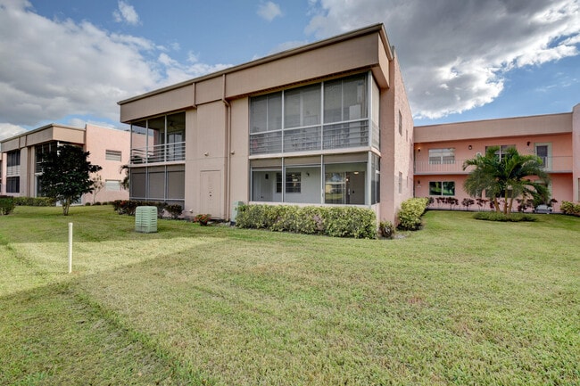 Building Photo - 548 Flanders L