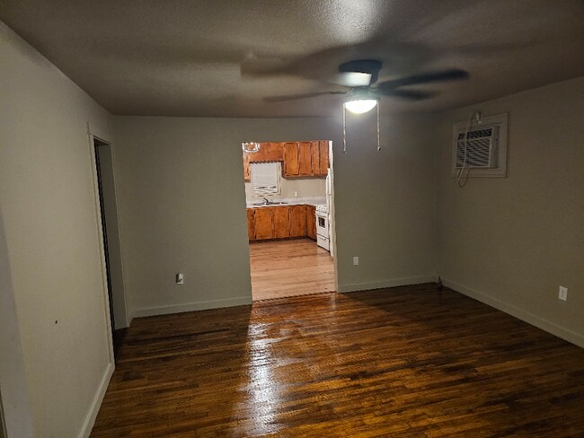 Building Photo - 704 NE Front St