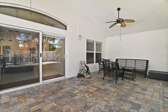 Building Photo - 5690 Green Island Dr