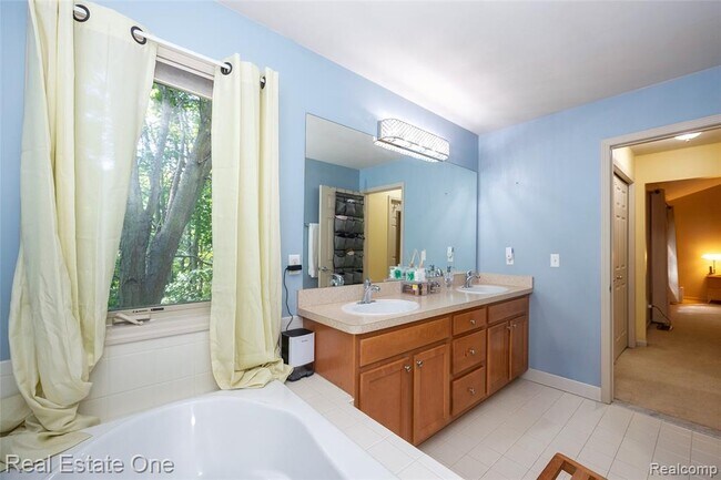 Building Photo - 3481 Castlewood Ct