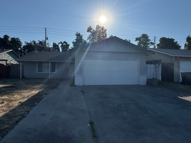 Primary Photo - Great home in an established neighborhood