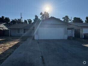 Building Photo - Great home in an established neighborhood
