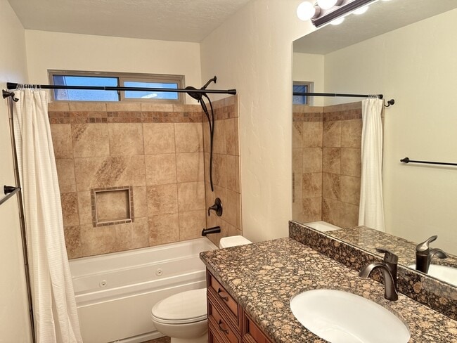 Building Photo - 14328 S Log Home Ln