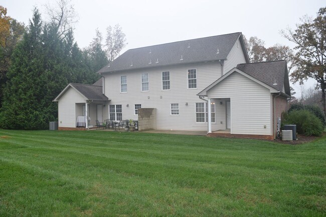 Building Photo - Hollar Duplex Conover