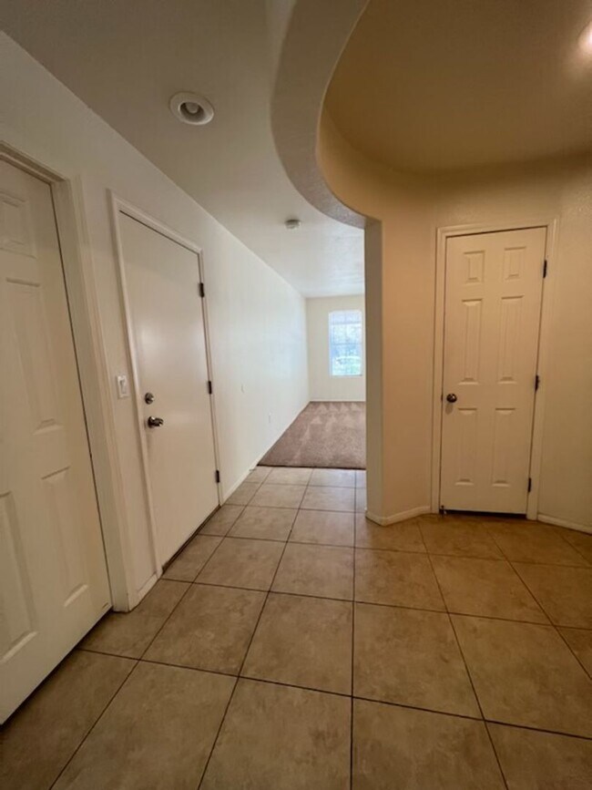 Building Photo - 5 Bedroom Located in 89139!
