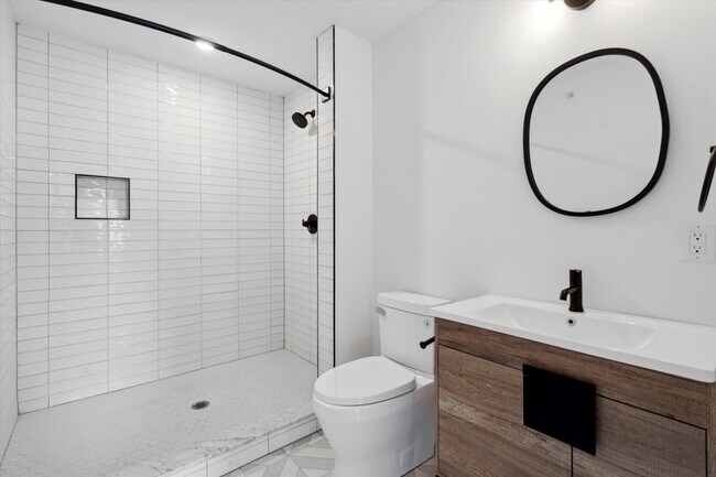 Building Photo - 1338 N 15th St