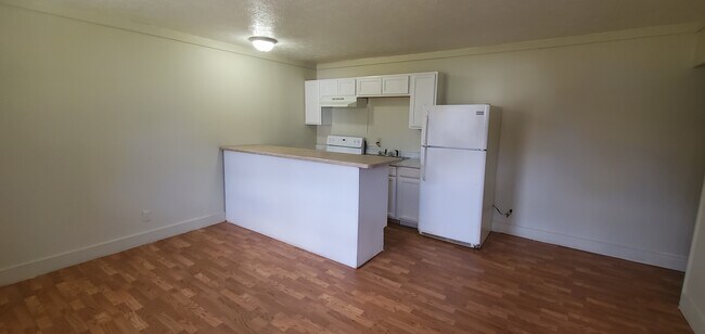 Building Photo - 823 Engineer St