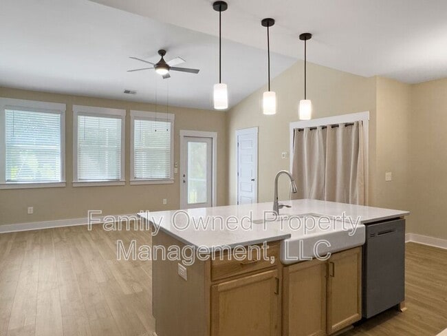 Building Photo - 7785 Park Gate Dr