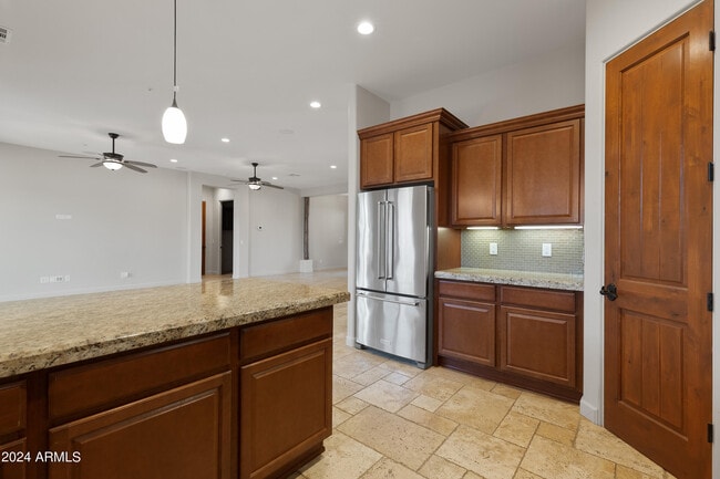 Building Photo - 5559 E El Sendero Dr