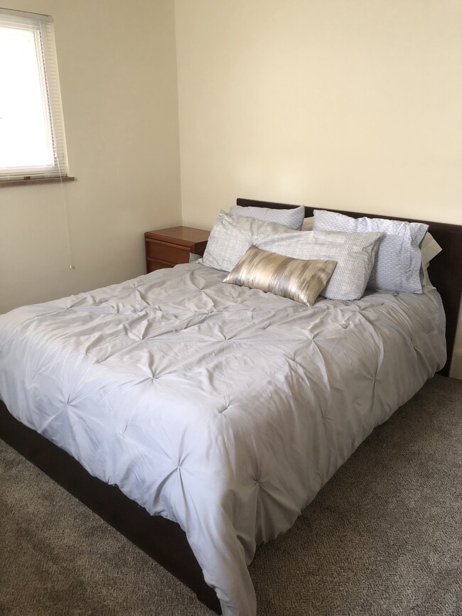 Back Bedroom - 116 Greencrest Ter