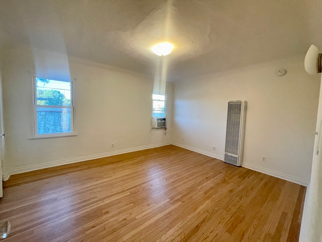 Building Photo - 1362 S Stanley Ave