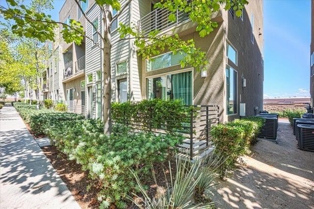 Building Photo - 661 Sawyer Pl