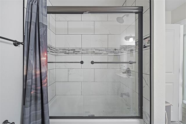 Building Photo - 3400 Sarra Ln