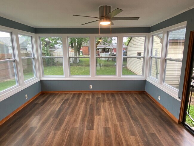 large sunroom - 255 Seton Rd