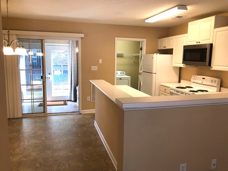 Building Photo - 6716 Bryant St