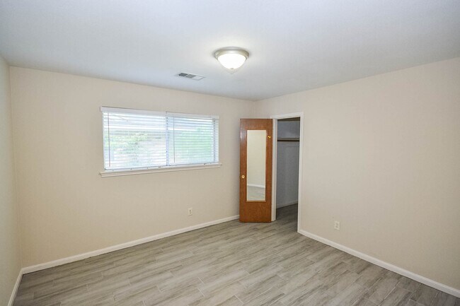 Building Photo - 8407 Edgemoor Dr