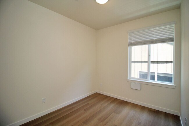 Building Photo - 1111 SE Tenino St