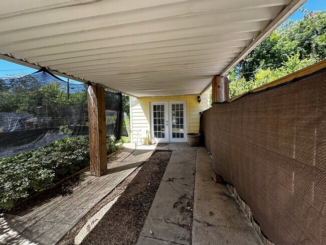 Building Photo - 3217 Cole Ave