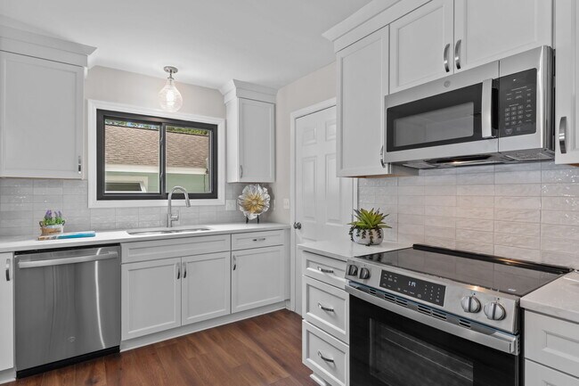 Building Photo - 3303 Marsh View Dr