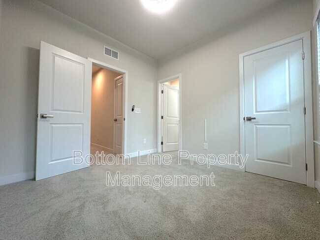 Building Photo - 460 Spearfield Ln