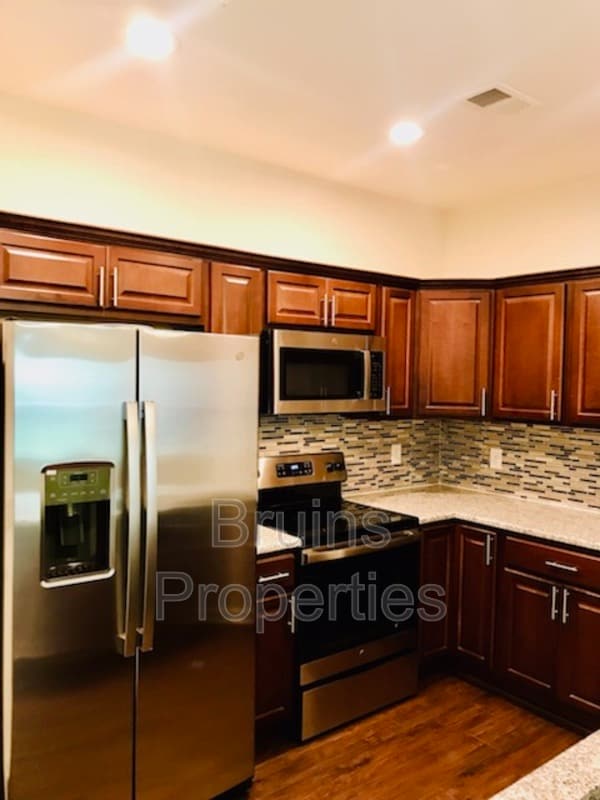 Building Photo - 2606 Pennoak Way