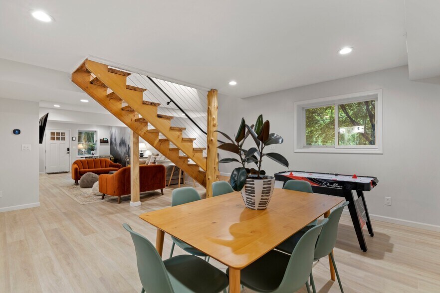 Building Photo - 14 Wildwood Cir