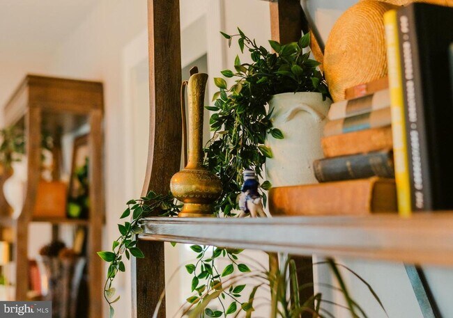 Building Photo - 15841 York Rd