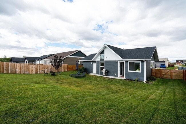 Building Photo - Charming Three Bedroom Home with Large Fenced Yard