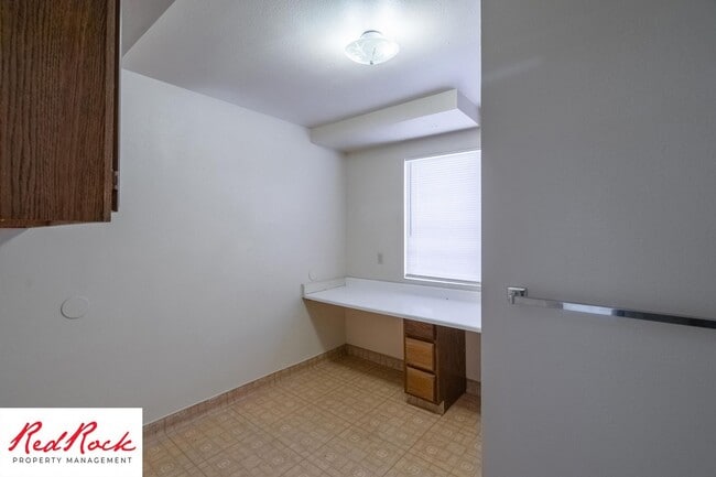 Building Photo - 3 Bedroom Home with Red Rock Views and Community Pool