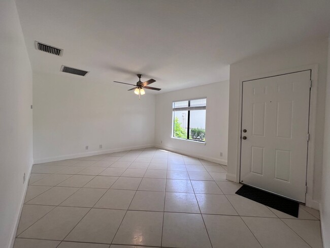 Building Photo - Quiet 2 Bedroom 2 Bath Rental in Beautiful...