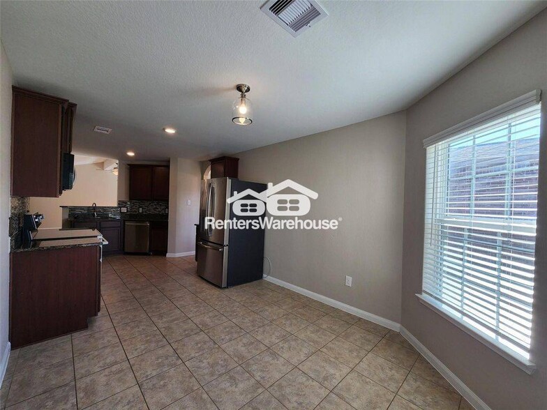 Building Photo - 22527 Cloverland Field Dr