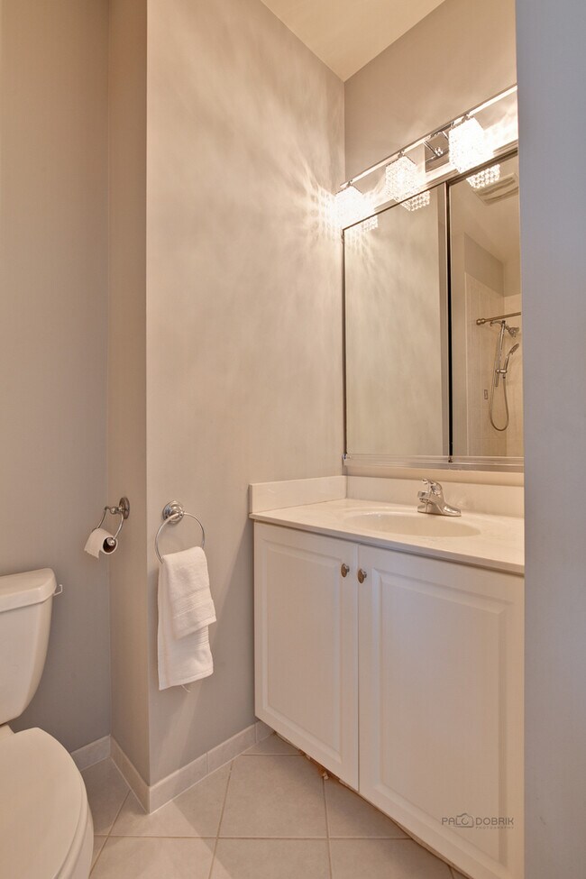 Building Photo - 8 Turnbury Ct