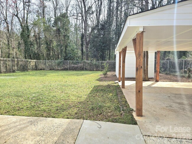 Building Photo - 2900 Enfield Rd