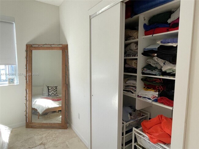 Building Photo - 1060 Brickell Ave