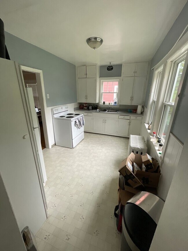 Building Photo - 2021-2023 E 6th St